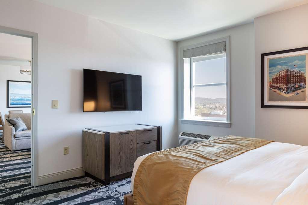 The Yorktowne Hotel, Tapestry Collection By Hilton Room photo