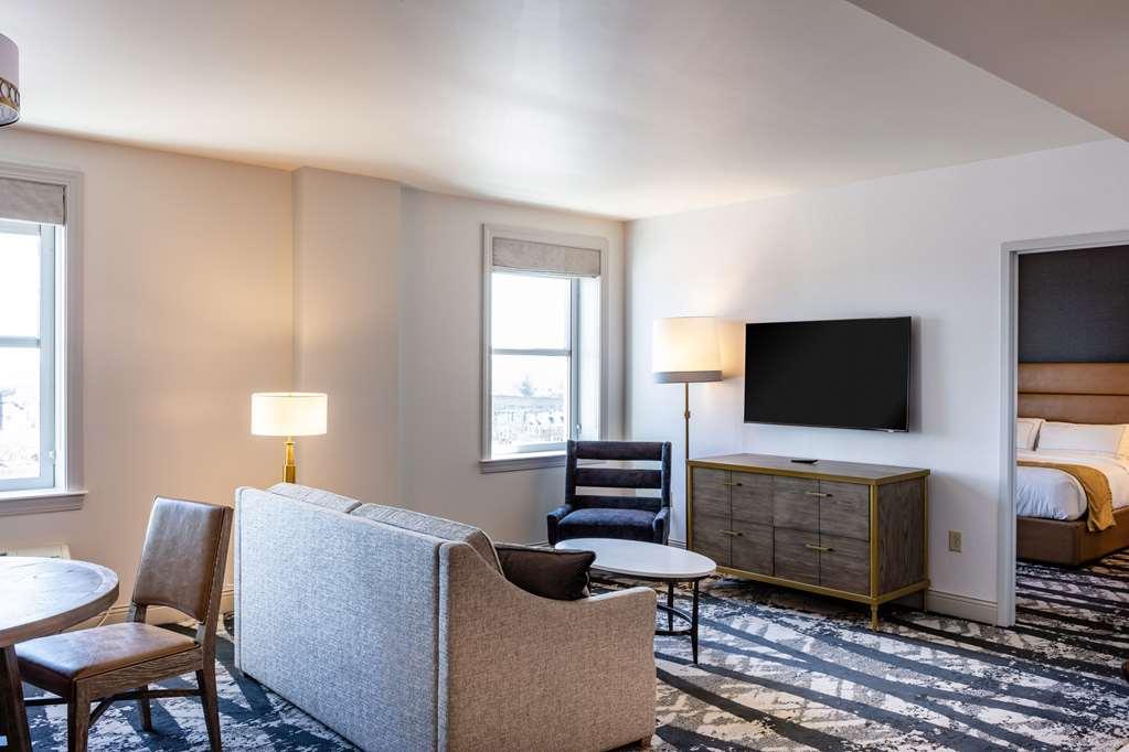 The Yorktowne Hotel, Tapestry Collection By Hilton Room photo