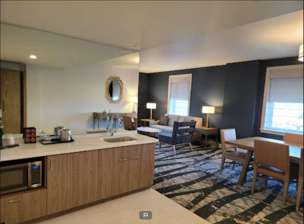 The Yorktowne Hotel, Tapestry Collection By Hilton Room photo